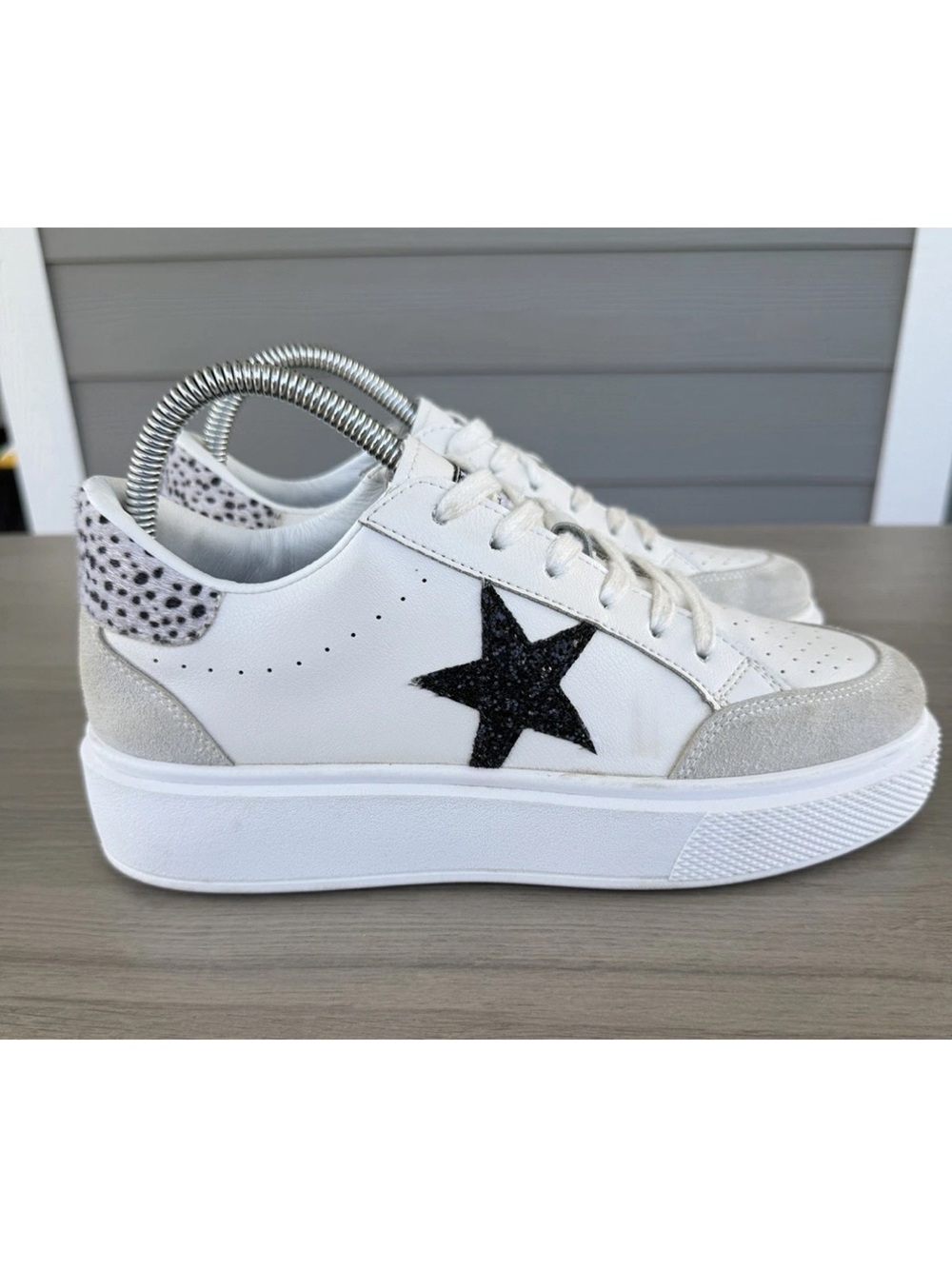 VINTAGE HAVANA Women’s Platform Sneakers White/Black Glitter Star Sz 8